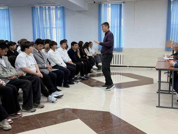 Лектор фонда «Қамқор Астана» рассказал первокурсникам, как уберечься от религиозного экстремизма