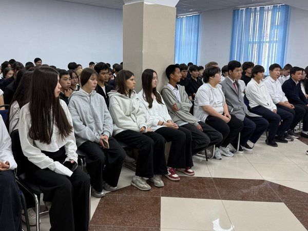 Лектор фонда «Қамқор Астана» рассказал первокурсникам, как уберечься от религиозного экстремизма