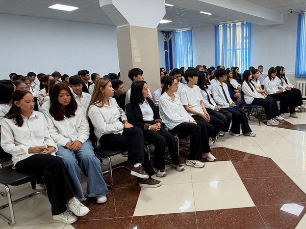 «Внимание, дети!»: полицейские района Байқоңыр провели лекцию для несовершеннолетних студентов