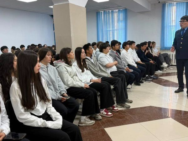 Представитель прокуратуры района Байқоңыр прочитал первокурсникам лекцию о правовой ответственности