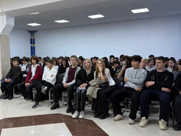 Первокурсники завершили курс «Закон и порядок» занятием «Знать закон — значит защитить себя»