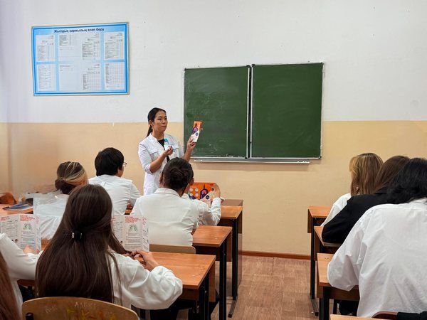 Специалисты городской поликлиники № 3 провели для первокурсников семинары об адаптации и здоровье