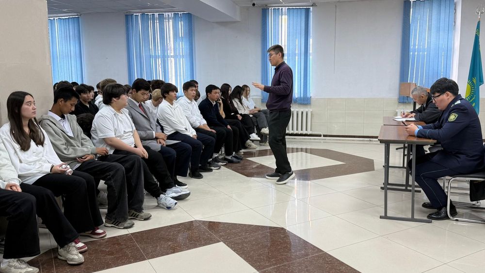 Лектор фонда «Қамқор Астана» рассказал первокурсникам, как уберечься от религиозного экстремизма